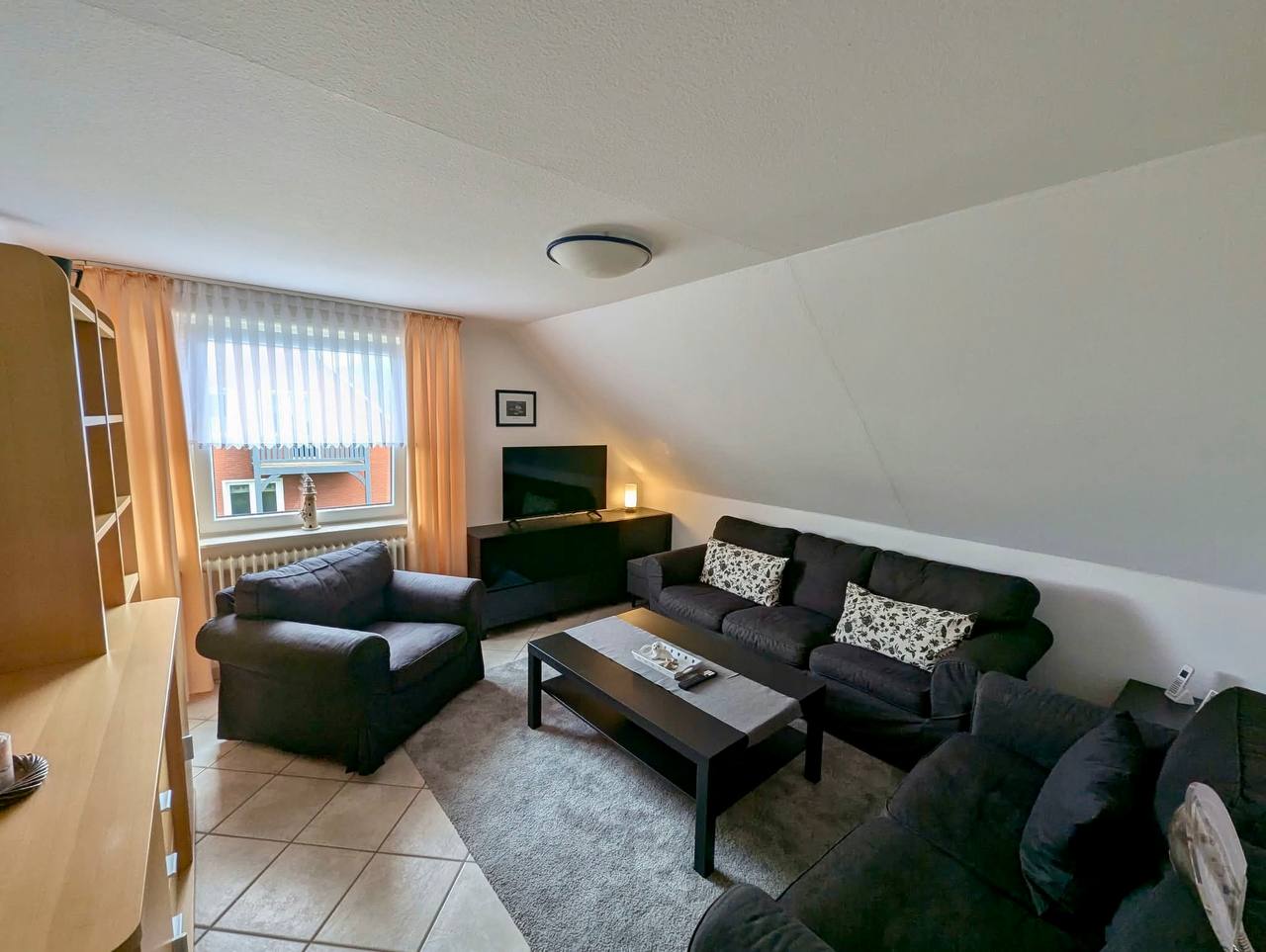 Renoviertes Wohnzimmer der Obergeschosswohnung